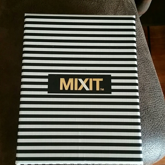 Mixit beautiful necklace/earrings set NWT - Picture 2 of 3